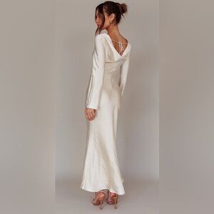 Selfie Leslie Long Sleeve Midi Dress - Oyster